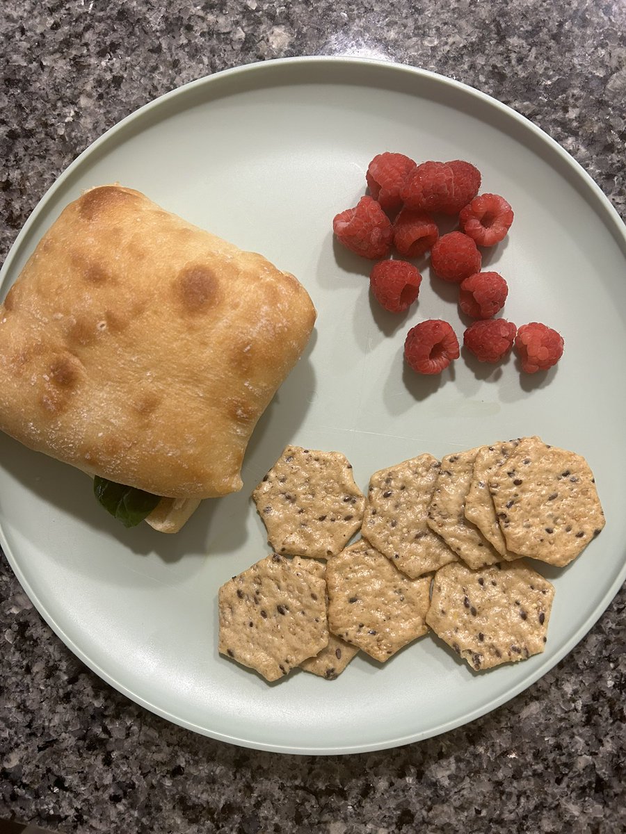 dlsness's tweet image. How do yall make your lunches aesthetic
