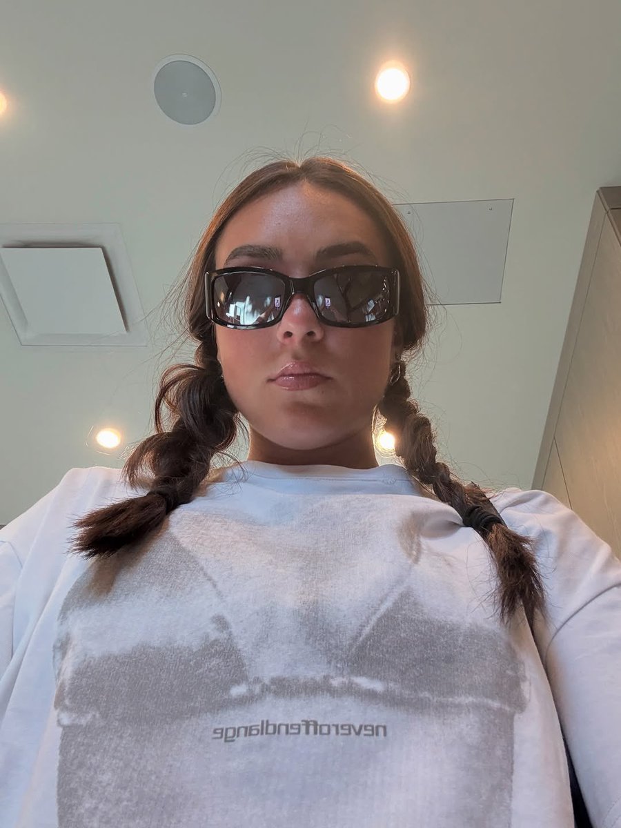 n1kamuhl's tweet image. she can legit pull off any hair style