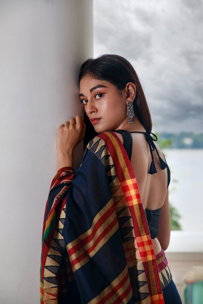 Awadhalaya's tweet image. ये दिल्लगी ये शोखियाँ सलाम की
यहीं तो बात हो रही है काम की...के
The perfect sarees from @Awadhalaya