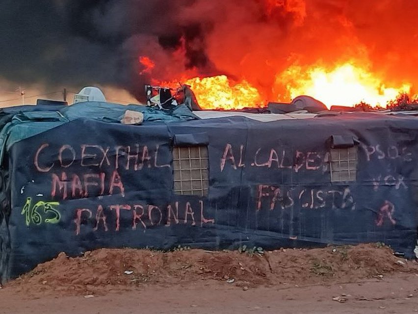 *Vivir bajo plásticos | CGT Andalucía, Ceuta y Melilla*

puedes leerlo íntegramente 👇🏿👇🏿👇🏿
cgtandalucia.org/vivir-bajo-pla…

#barricadadepapel N82
Miles de jornalerⒶs migrantes sobreviven en condiciones inhumanas entre invernaderos en #Níjar. 
#CGTandaluciaceutaymelilla <a href="/CGT_A/">CGT Andalucia</a>