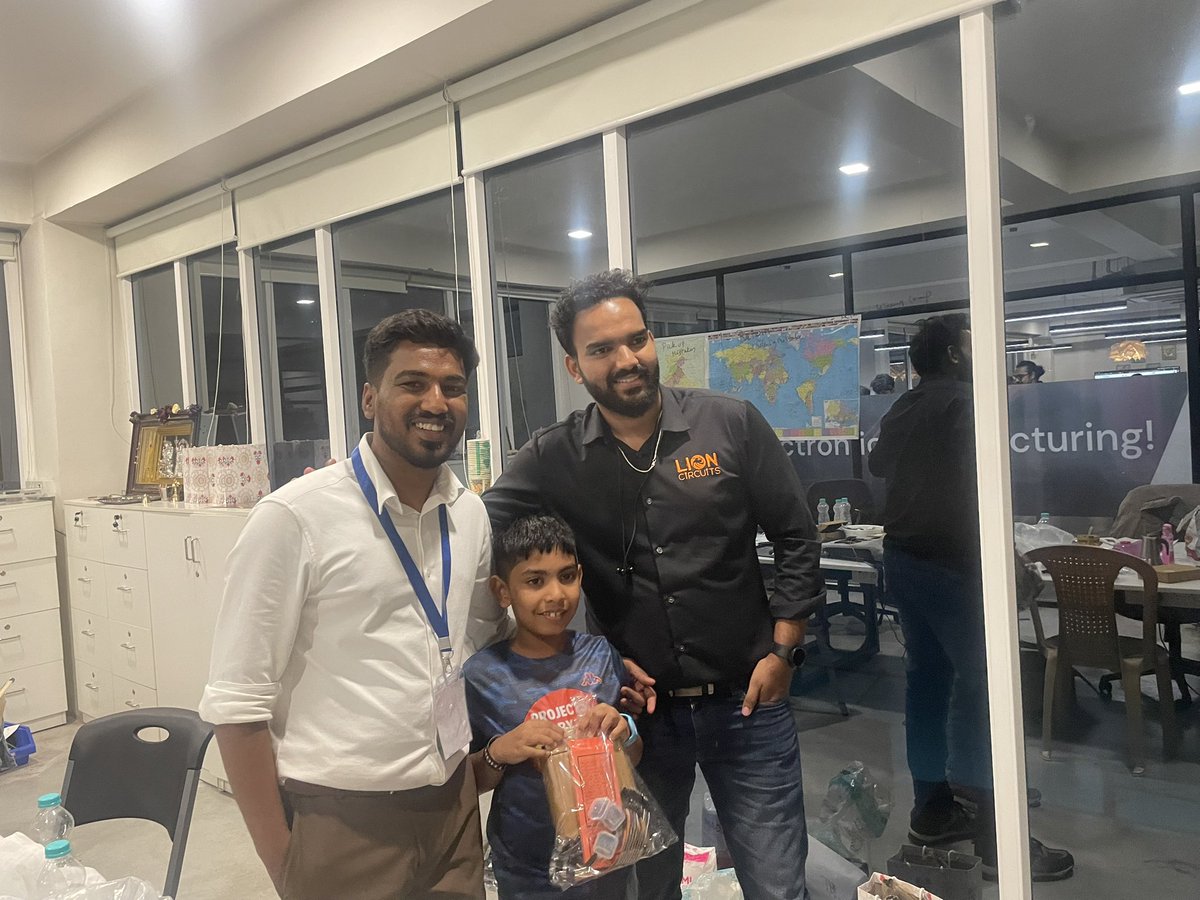 CaptVenk's tweet image. Jam-packed, action-filled day at the Hackathon hosted by @LionCircuits and @PcbCupid. From 7:00 AM to 10:35 PM, not a single dull moment. Wrapped up with a lovely gesture: the founder of @PcbCupid handing Laksh a parting gift loaded with components.