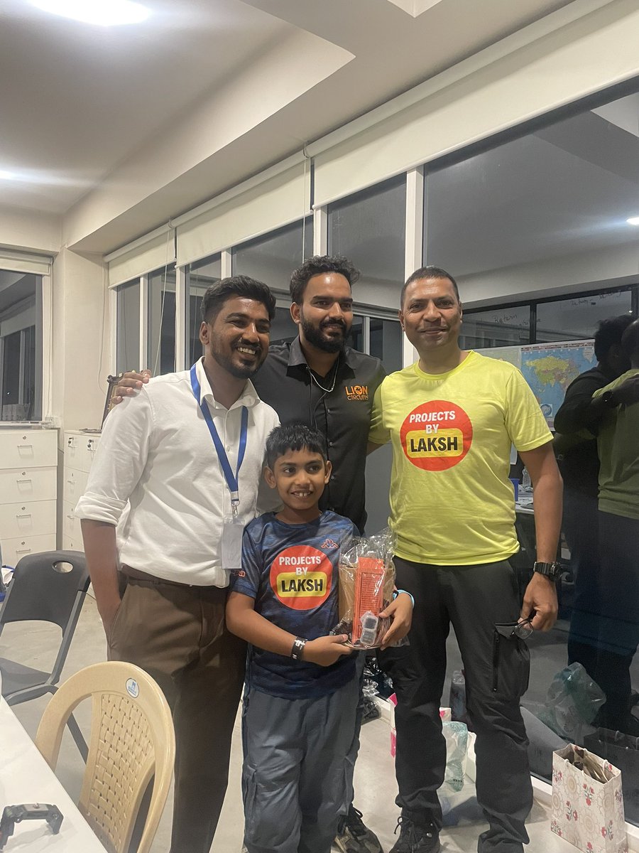 CaptVenk's tweet image. Jam-packed, action-filled day at the Hackathon hosted by @LionCircuits and @PcbCupid. From 7:00 AM to 10:35 PM, not a single dull moment. Wrapped up with a lovely gesture: the founder of @PcbCupid handing Laksh a parting gift loaded with components.
