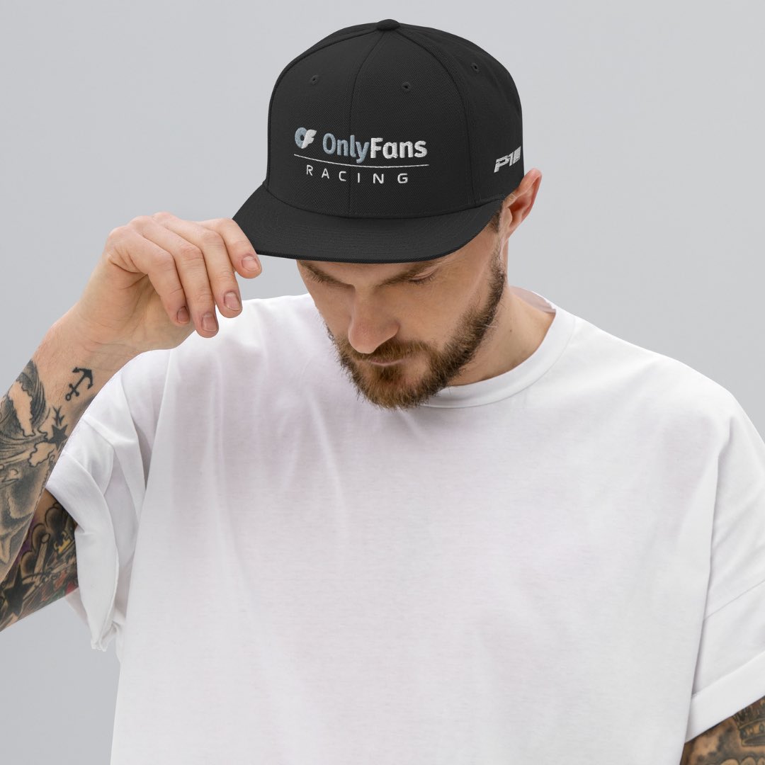 P1Groupe's tweet image. Trackside style = upgraded. 🧢
Rep the squad with official @OnlyFans Racing hats—flat brim, snapback, dad hat… all heat, all hustle.

💥 FANS get 10% OFF via our @OnlyFans page.
SHOP NOW 🔗 in bio.

#OnlyFansRacing #Motorsports #Streetwear #RacingLife #MerchDrop