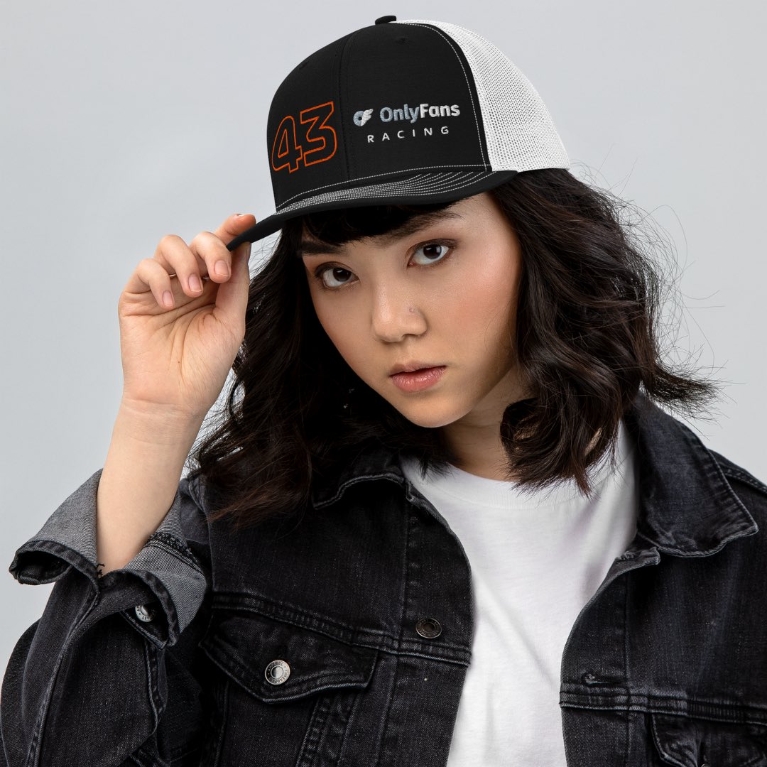 P1Groupe's tweet image. Trackside style = upgraded. 🧢
Rep the squad with official @OnlyFans Racing hats—flat brim, snapback, dad hat… all heat, all hustle.

💥 FANS get 10% OFF via our @OnlyFans page.
SHOP NOW 🔗 in bio.

#OnlyFansRacing #Motorsports #Streetwear #RacingLife #MerchDrop