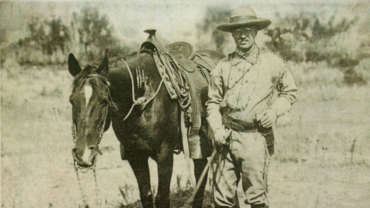 TRPresLibrary's tweet image. 🤠 It’s #NationalDayoftheCowboy!
In 1883, Theodore Roosevelt headed West, became a rancher & deputy sheriff, and found “the perfect freedom of the life.”
The cowboy spirit shaped the Cowboy in the White House—and his bold, lasting legacy. #TRLegacy #CowboyPresident