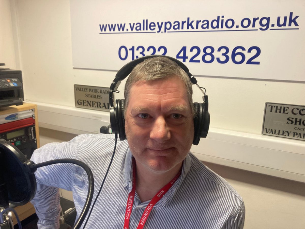 Valleyparkradio's tweet image. 馃摶 #OnAir: Simon - Deepdive 80’s show with Simon 80s Deepdive
馃晼 7pm to 9pm 馃晿
鈽庯笍 01322 428362
馃摕 07700 173222
WhatsApp: 07700 173222
馃摟 vprrequest@gmail.com
#HospitalRadio #ListenLocal #ValleyParkRadio