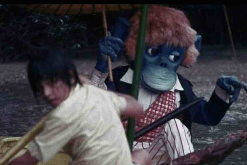 bonkersasscin's tweet image. Oh man. Last night, my buddies and I were trashed and came across this insane 1974 kids film THE RARE BLUE APES OF CANNIBAL ISLE. 

And let me tell you, I have seen the face of god, and it’s blue.