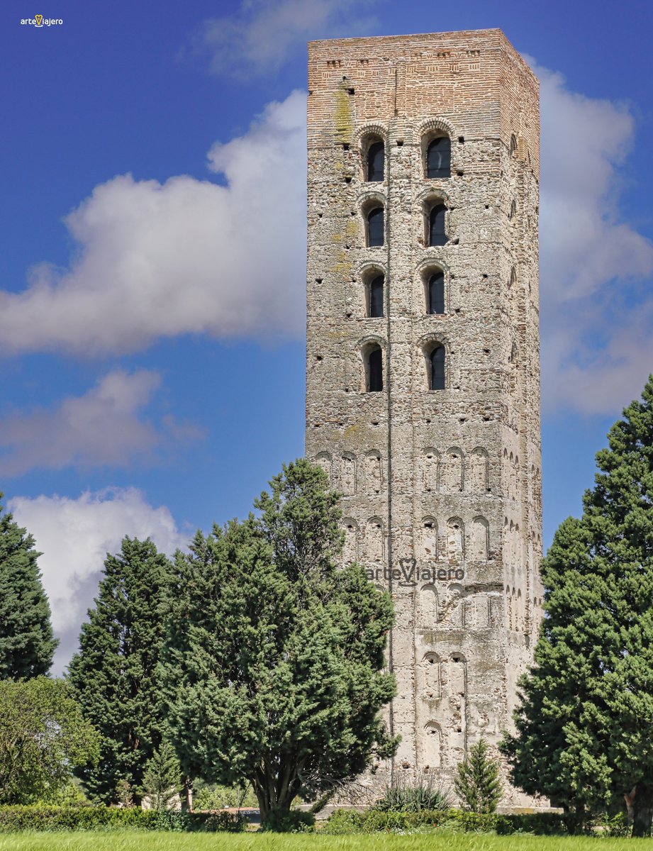 CyLEsVida's tweet image. Imponente torre del S. XII perteneciente a la desaparecida iglesia de San Nicolás en Coca (Segovia).
Considerada como una de las torres más altas del románico en Castilla y León
vía @arteviajero_com