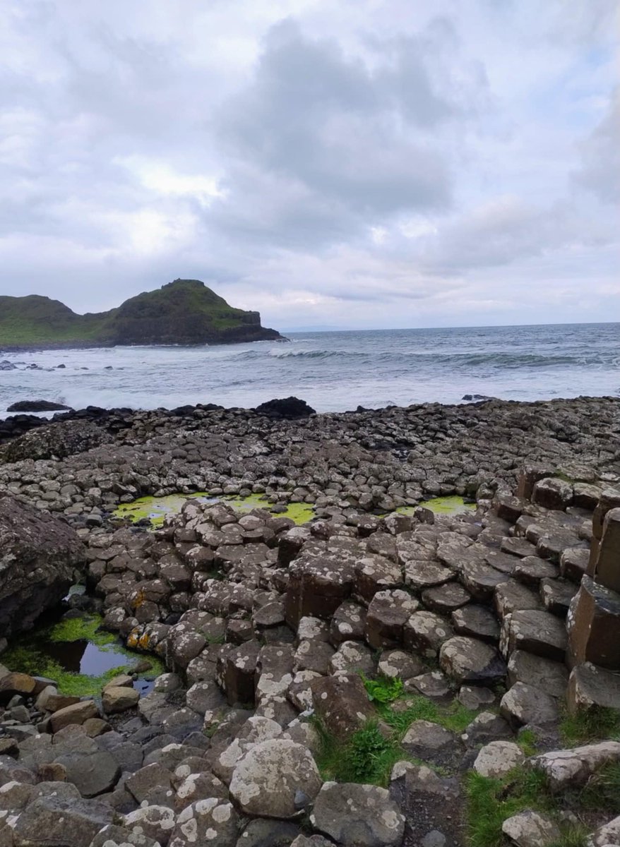 JaneyisLittle's tweet image. We went to Giant's Causeway today!! Really beautiful place and a nice long walk too 🌊