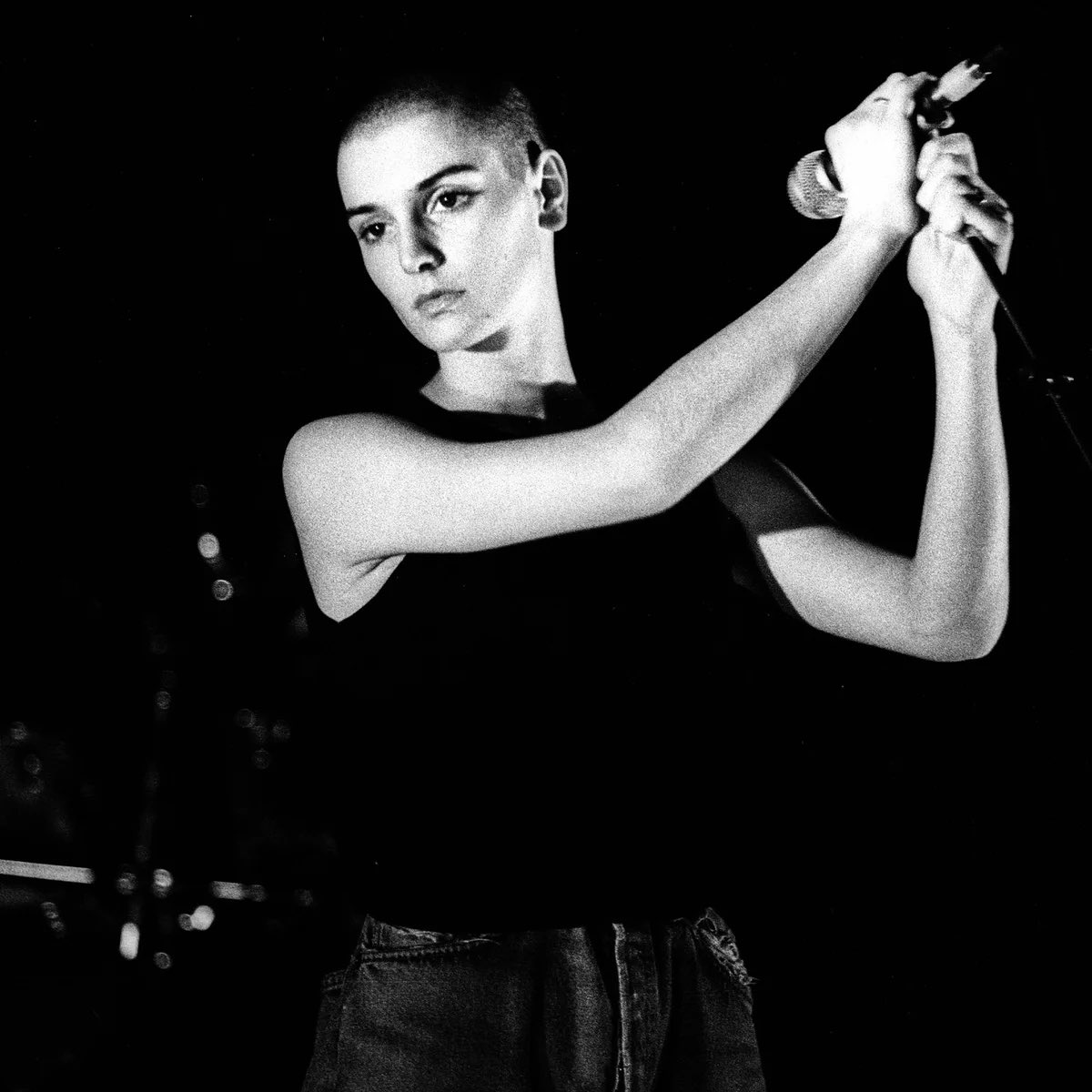 james_fanzone's tweet image. Remembering the incredible, Sinéad O'Connor 8/12/66 - 26/7/23
Sinéad joined @wearejames on the b-side track ‘I Defeat’. Although the song never made the album @RealTimBooth was quoted as saying that the duet could have been released as a single.👇
youtu.be/KbUFrDnH54k?si…