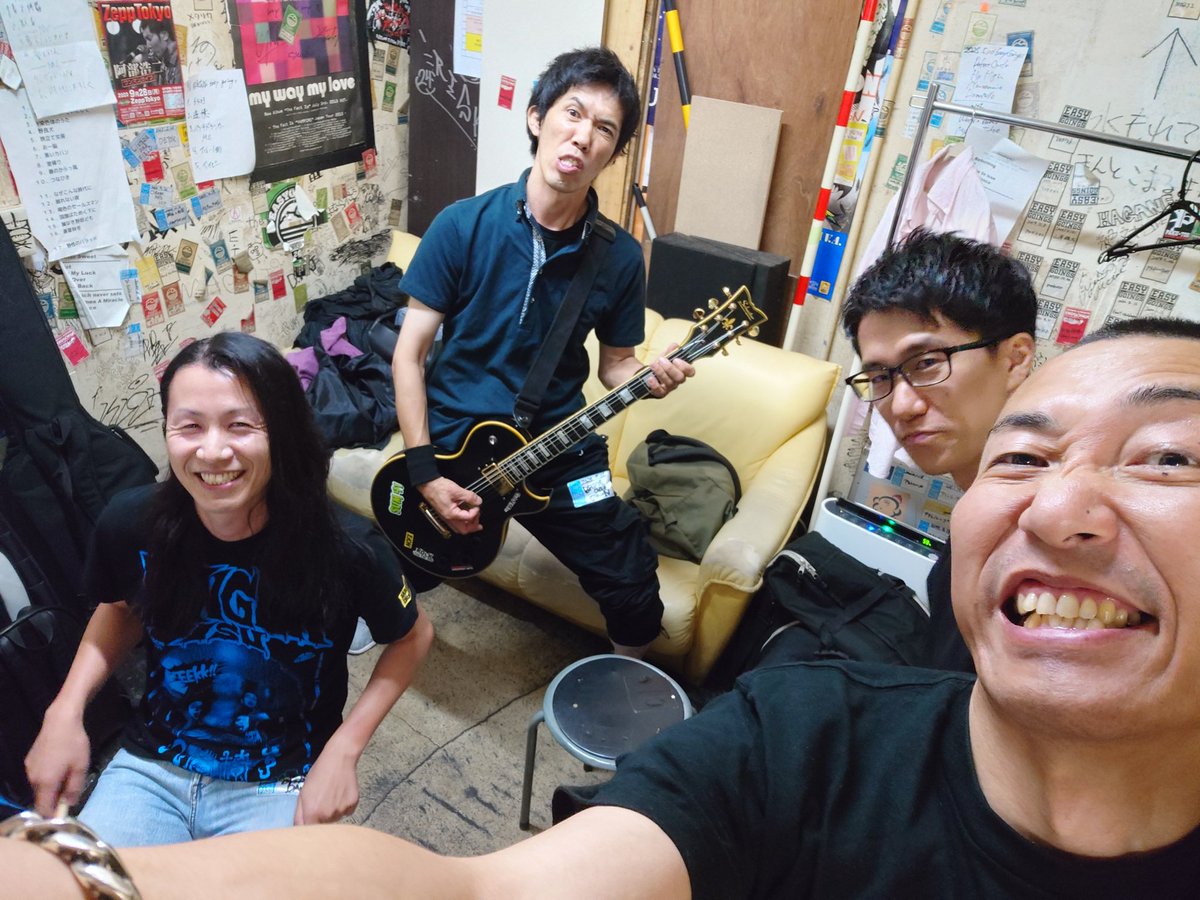 BodMonkey's tweet image. 今日は
越谷イージーゴイングスにて
アラレループさん企画のライブでした！！
初の場所＆アウェイでしたが
フロアの皆さまもノッて頂いて
BODらしくブチかましたと思います!

スタッフの皆さま
対バン関係者＆会場の皆さま
ありがとうございます😊

めちゃ楽しかった！す🍻✨

ライブ動画は後ほど!!