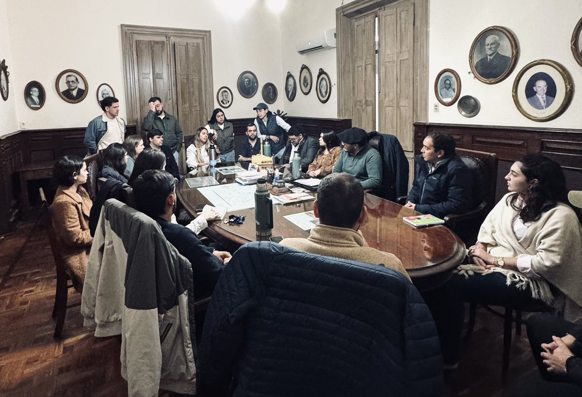Arrancó una nueva gira del <a href="/PNacionalJoven/">Juventud Partido Nacional</a> por el 🇺🇾

Hoy en Salto nos reunimos con la Asociación Agropecuaria Joven, con quienes intercambiamos y reafirmamos nuestro compromiso con seguir promoviendo la participación juvenil en distintos ámbitos. 

Mucho por hacer!