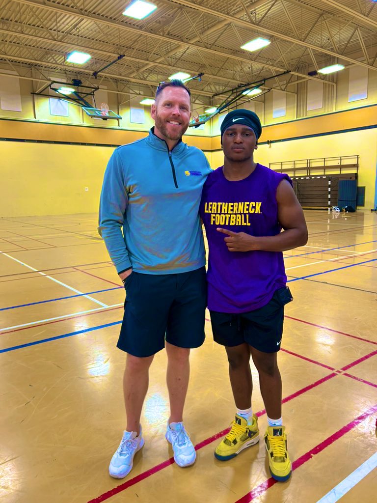 petersamu_'s tweet image. Had a great time at the Western Illinois football camp! Learned a lot from @CoachLFox & @CoachJoeDavis.
Thank you to the whole staff for the wonderful hospitality! @EDGYTIM @CoachBigPete @AllenTrieu
@Bryan_Ault @PrepRedzoneIL
@DeepDishFB @NUICFootball
@CoachJacksonCHS