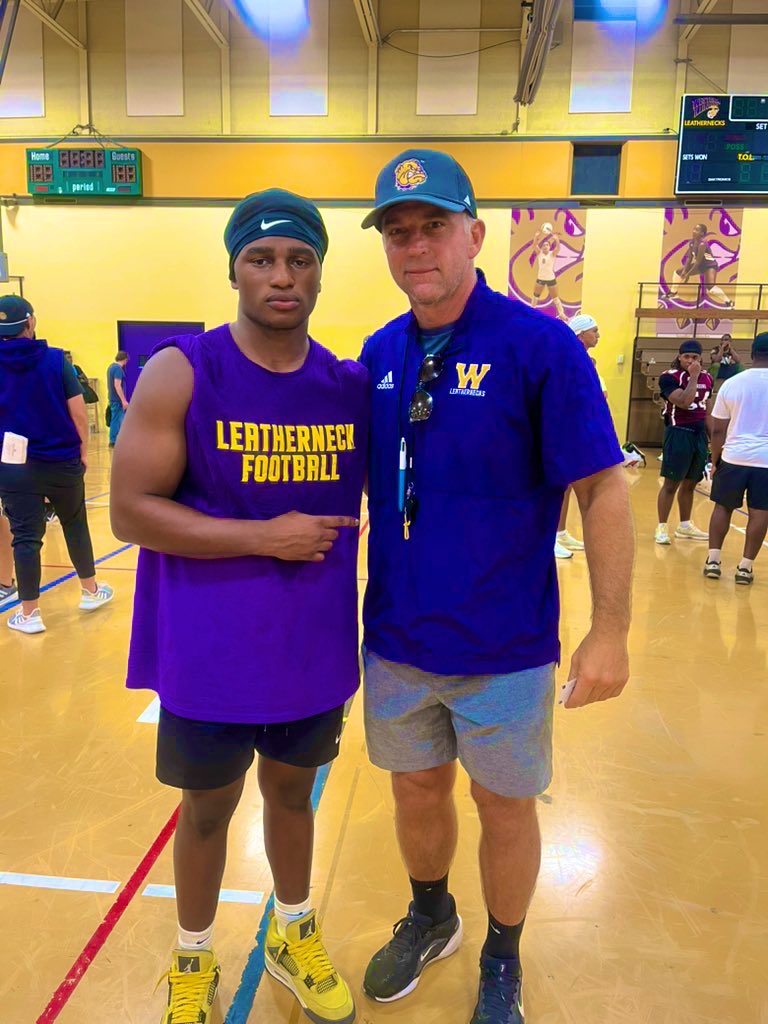 petersamu_'s tweet image. Had a great time at the Western Illinois football camp! Learned a lot from @CoachLFox & @CoachJoeDavis.
Thank you to the whole staff for the wonderful hospitality! @EDGYTIM @CoachBigPete @AllenTrieu
@Bryan_Ault @PrepRedzoneIL
@DeepDishFB @NUICFootball
@CoachJacksonCHS