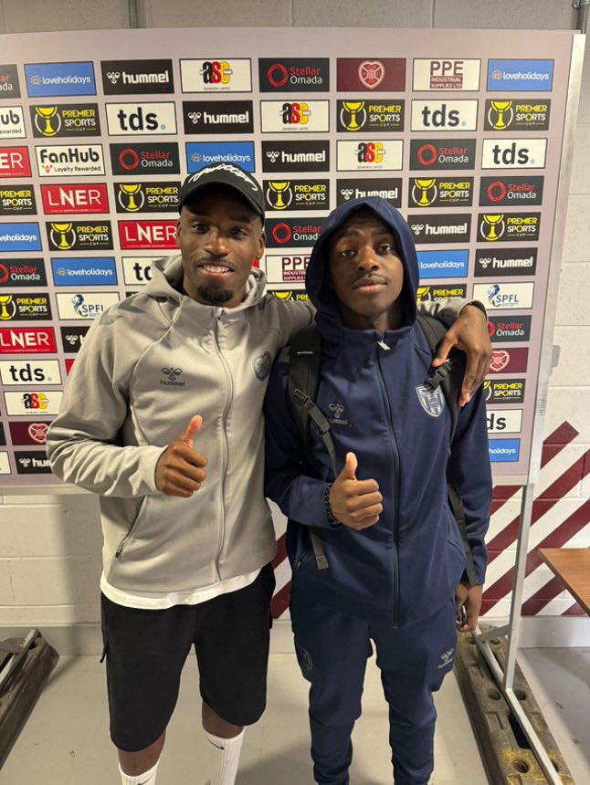 UnionStGilloise's tweet image. Some familiar faces reunited in Scotland today. Good to see you, boys! 🥰
Former Unionists Noah Sadiki and Elton Kabangu were on opposite sides in a friendly between @SunderlandAFC and @JamTarts. Take good care of our boys, they're special ones!