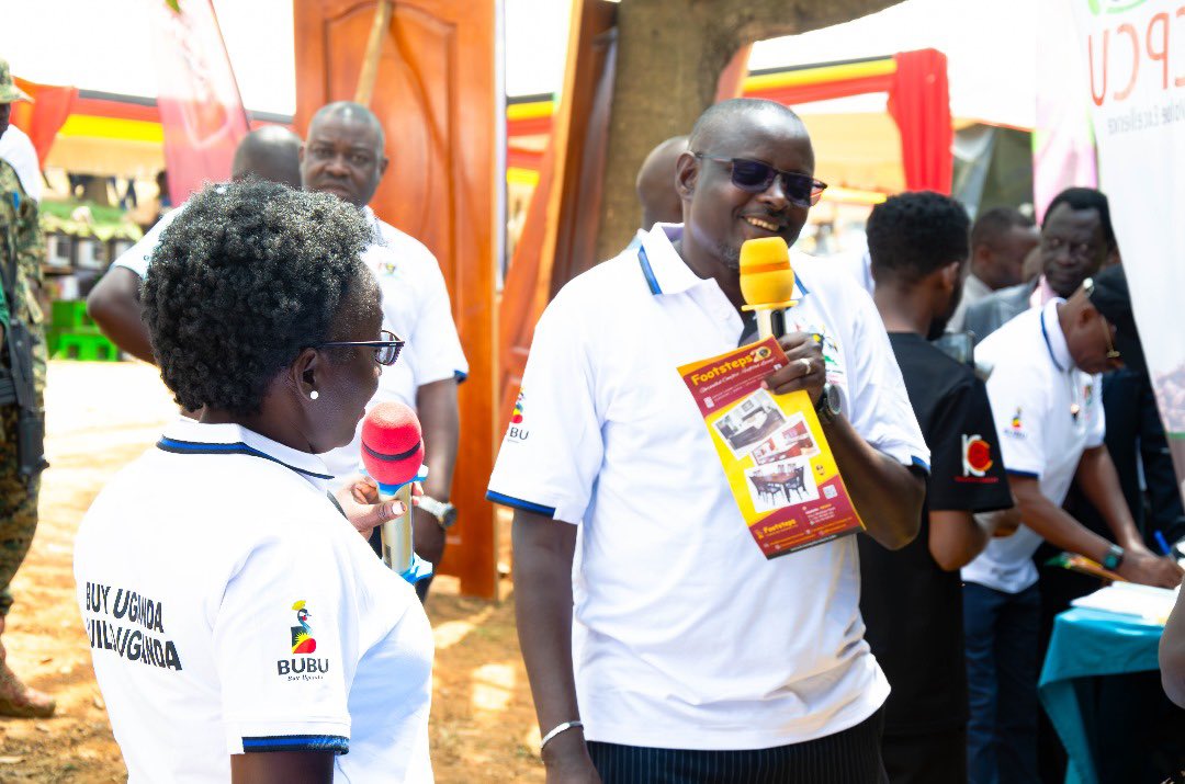 Kachaina1's tweet image. When the Chief guest of Honor Gen. Mbadi was starting His speech, 😂He started with a joke on @Kachaina1
Now let me come back with this Joke and it won’t leave you the same 🤪. I think Kachaina Comedy is also Under #BUBU Buy Uganda , Build Uganda.
Mc Kachaina , @mtic_uganda