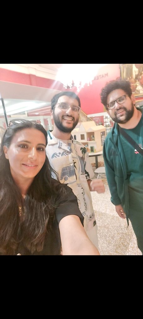 DrKhan_do's tweet image. Took @NawazFaisal_ai & Ali, student psychiatrists from Dubai, & partners-in-paper crimes 📄 - on a sacred pilgrimage to meet the legendary #RupertBear in Canterbury 🐻✨
Academic bonding at its finest 🎊🧠🙏🏼
@_GRRSP
Great connections between Dubai, @UniKent & SLaM (@MaudsleyNHS)!