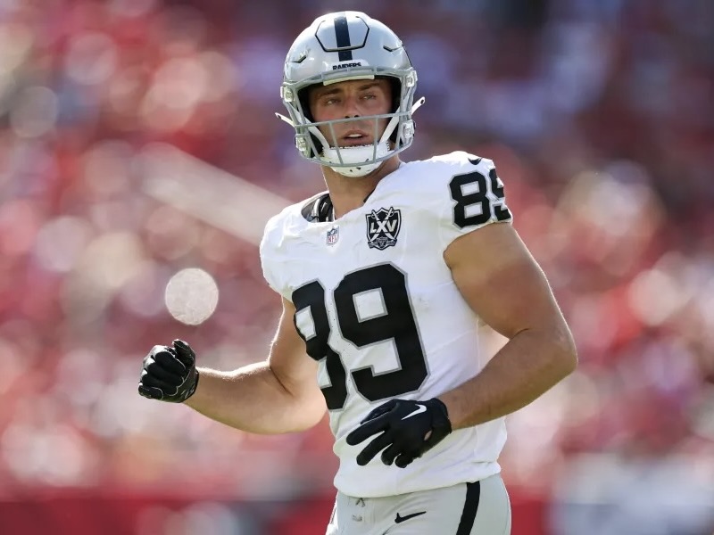 BrainyBallers's tweet image. 📊🏈 “Does It Matter?”, Part 68 is here! With this TE analysis, we found a Rookie yardage that has a 49.2% elite performance rate increase. Check out our findings and join us next for Wide Receiver Yards per Attempt! 💪 #NFL #FantasyFootball #SportsScience brainyballers.com/nfl-tight-ends…