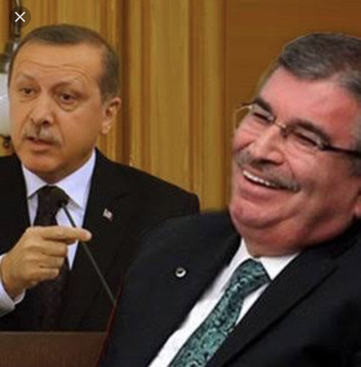 GunlukhafZa's tweet image. 26 Temmuz 2002:
AKP Genel Başkanı R.Tayyip Erdoğan ve İdris Naim Şahin dahil 18 kişi hakkında, Erdoğan’ın İBB Başkanı olduğu 1998’de, billboardların kiralanmasına dair ihalelerin bedellerini düşük göstererek 50 trilyon 7 milyar TL’lık yolsuzluk yaptıkları suçlamasıyla dava açıldı