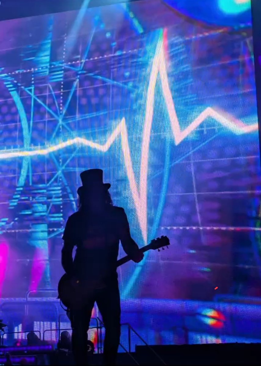 SlashNews1's tweet image. #Slash at Ernst-Happel-Stadion, Vienna - July 24th
Ph: ATW and Tsukasa Sasaki
#gnr #gunsnroses
