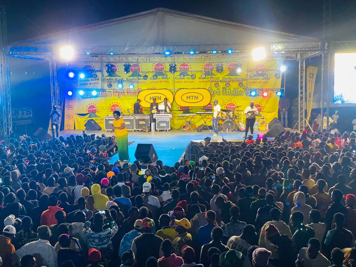 tvwestUG's tweet image. #Ekinihiiro kyataaba…
Omweshongozi ahandiijo nitukiteera paka kesho
Aha kishaayi Kakyeka
#RadioWestAt26
📸: @Mc_Levi19