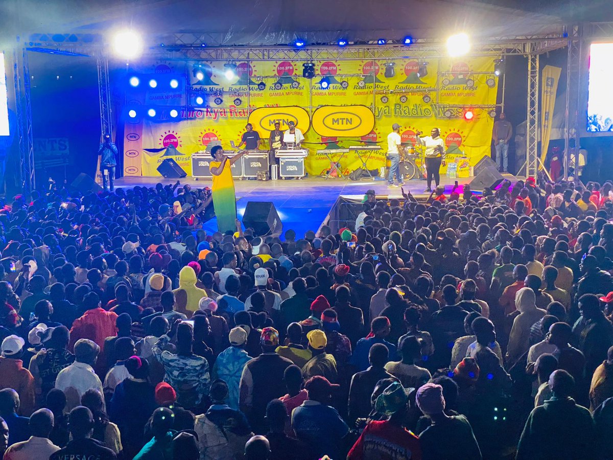 tvwestUG's tweet image. #Ekinihiiro kyataaba…
Omweshongozi ahandiijo nitukiteera paka kesho
Aha kishaayi Kakyeka
#RadioWestAt26
📸: @Mc_Levi19