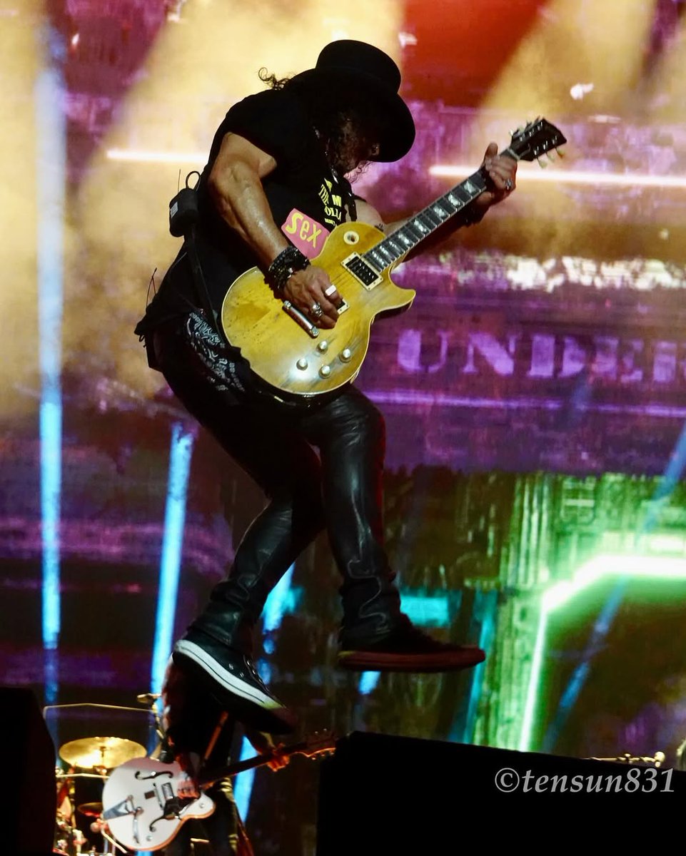 SlashNews1's tweet image. #Slash at Ernst-Happel-Stadion, Vienna - July 24th
Ph: ATW and Tsukasa Sasaki
#gnr #gunsnroses