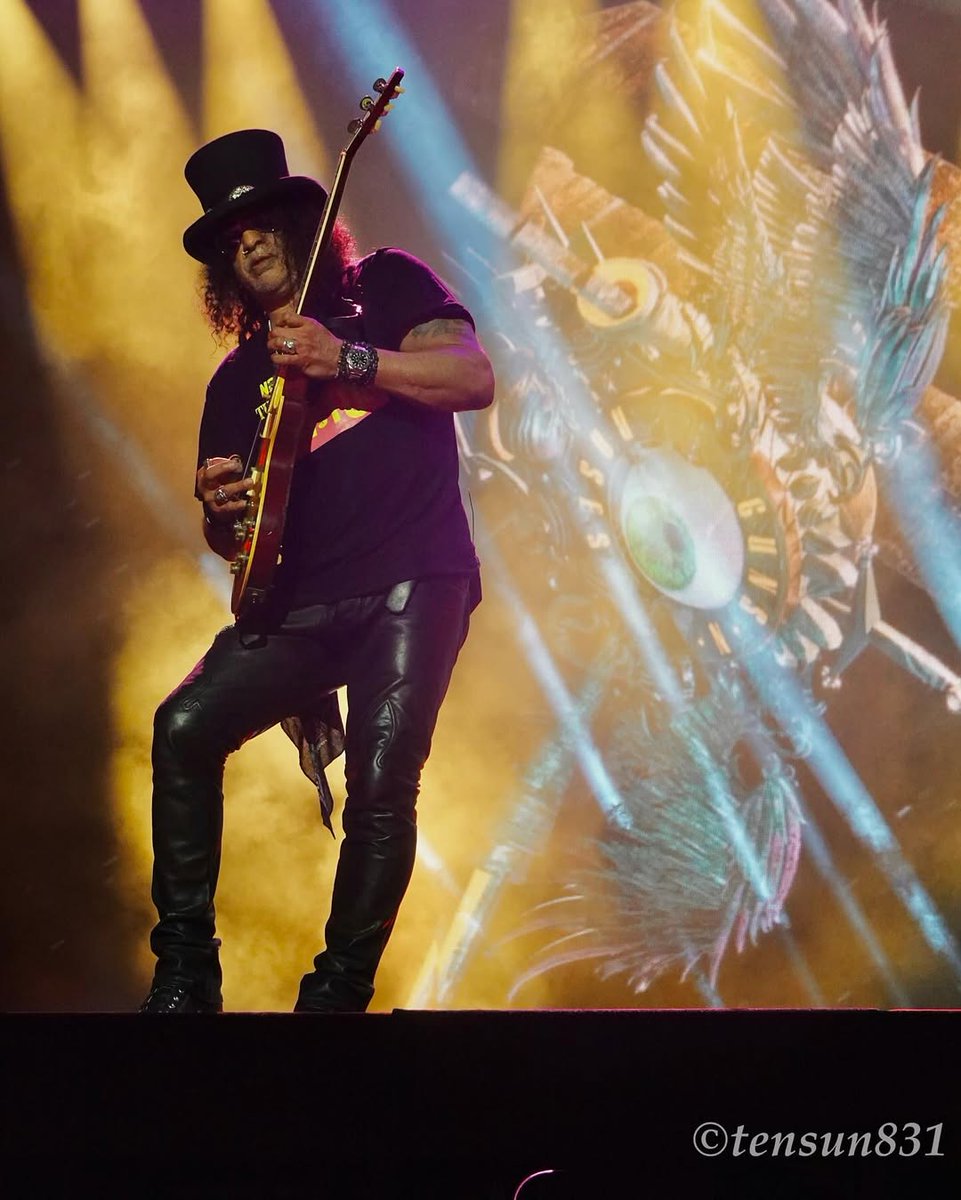 SlashNews1's tweet image. #Slash at Ernst-Happel-Stadion, Vienna - July 24th
Ph: ATW and Tsukasa Sasaki
#gnr #gunsnroses