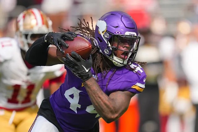 NFLRT's tweet image. Vikings Safety Josh Metellus has agreed to a three-year, $36M contract extension with $25M guaranteed, per @RapSheet.