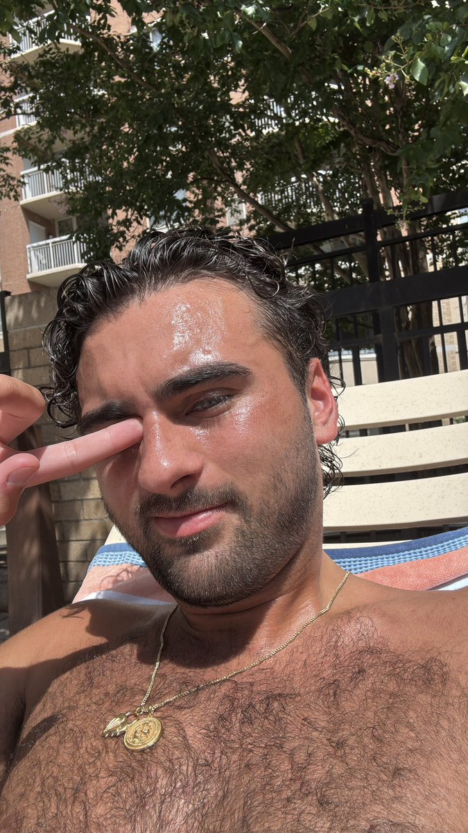 ryzwashere's tweet image. pool day ☺️