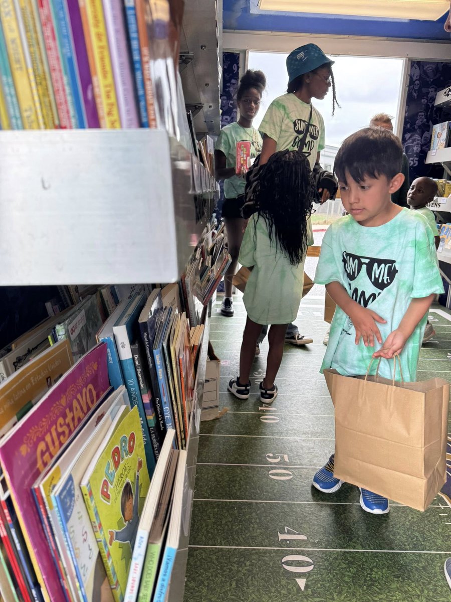 BaltCitySchools's tweet image. Literacy matters year-round! Thanks to Pratt Library, Moravia Park Judy Center students received a new book for their home library.
