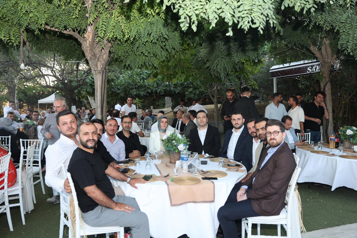 avyusufibis's tweet image. 📍İstanbul
Gençlik Kolları MKYK Üyemiz, yol ve dava arkadaşımız Remzi Haktan Karadağ ve Aslınur Hanım’ın düğün törenine katılarak nikah akitlerine şahitlik ettik.
Değerli çiftimize ömür boyu mutluluklar diliyorum.👏🏻