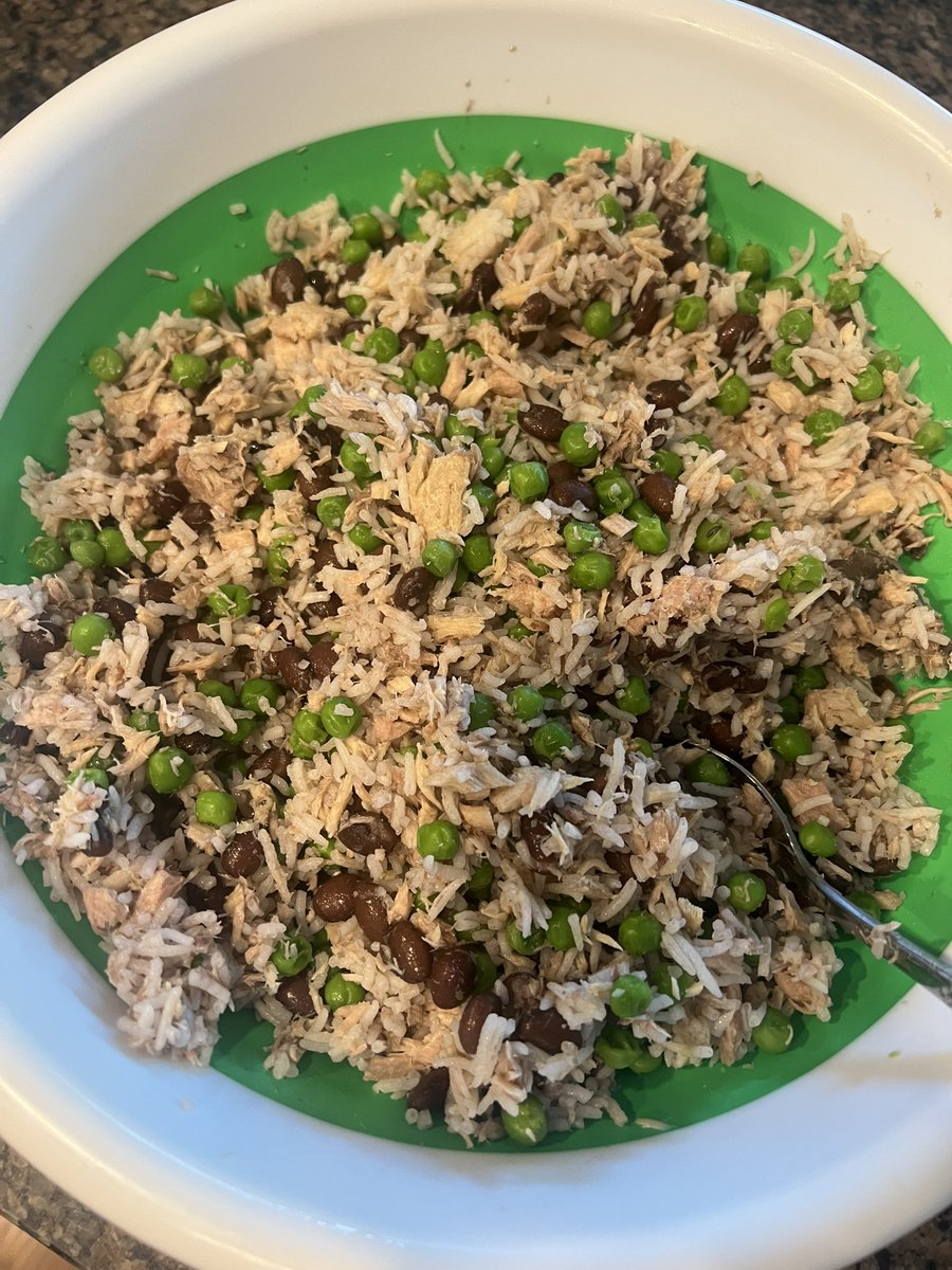 TommyB_K's tweet image. Simple, quick, and don’t need to know how to cook. (Single guy’s meal planning)🤓
Rice cooker, tuna, green peas and black beans. Enough for several meals. And easy clean up too.
When meal prep is easy, it’s more likely it will get done.
MAKE a GREAT DAY!💯😁