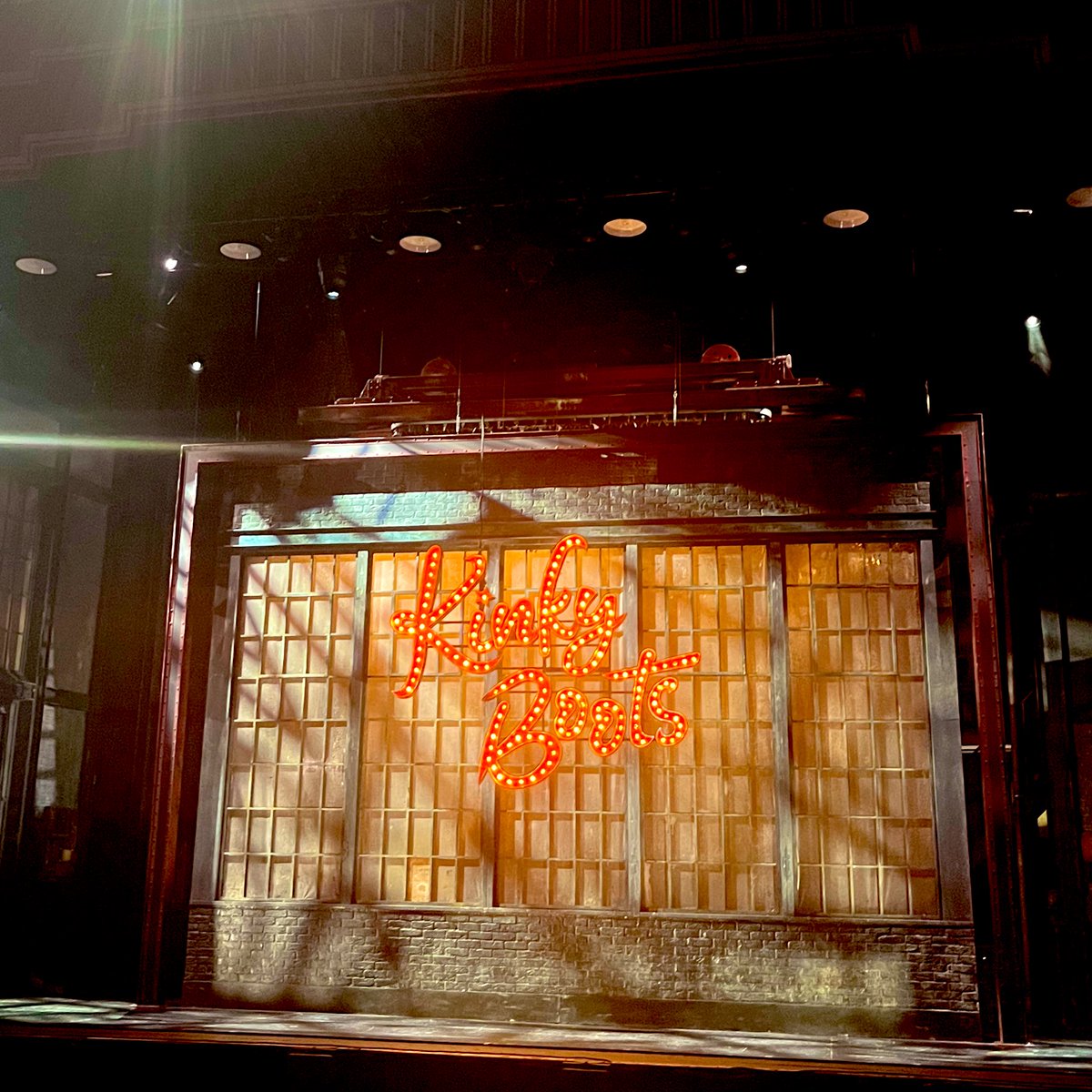 Last show.
Let’s do this.
💋 👠 💋