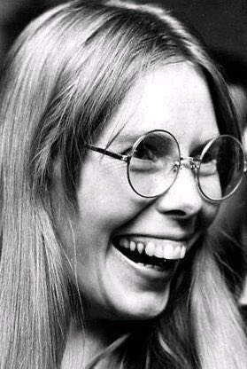 jonimitchell's tweet image. In July 1969, Joni returned to the Mariposa Folk Festival for the fifth time, making her a true “child of the festival.”
Photos by Fred Ross