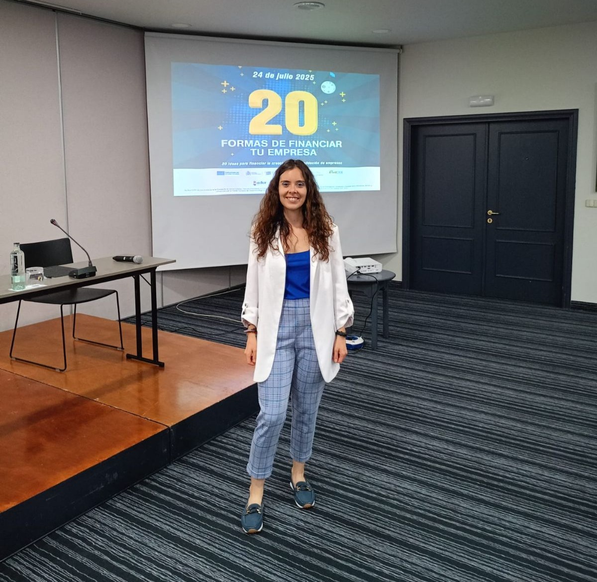 fg_ull's tweet image. 📍 La #FGULL estuvo presente en el evento '20 formas de financiar tu empresa'.
👀 Vanesa Medina, técnica de innovación, dio una charla en la que explicó cómo funciona el programa #Diginnova y qué aporta a las entidades.
@ULL @agenciaiisi @Red_CIDE
👉 t.ull.es/23vo