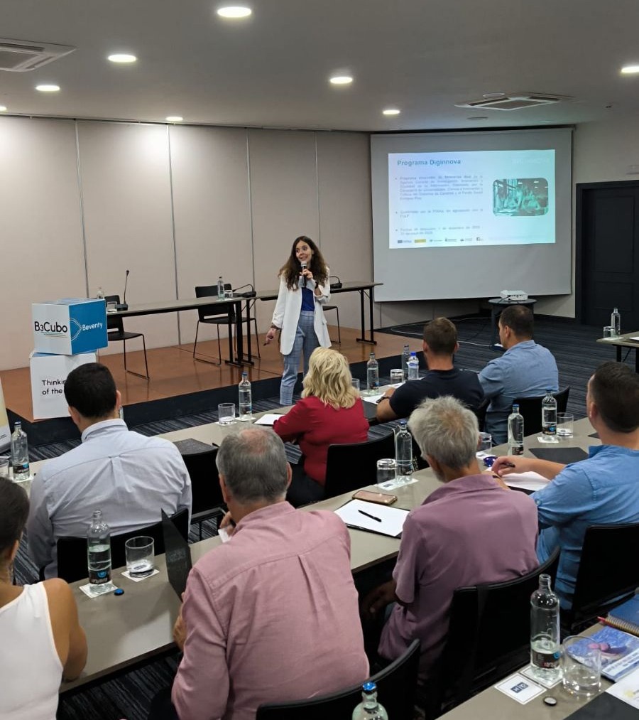 fg_ull's tweet image. 📍 La #FGULL estuvo presente en el evento '20 formas de financiar tu empresa'.
👀 Vanesa Medina, técnica de innovación, dio una charla en la que explicó cómo funciona el programa #Diginnova y qué aporta a las entidades.
@ULL @agenciaiisi @Red_CIDE
👉 t.ull.es/23vo