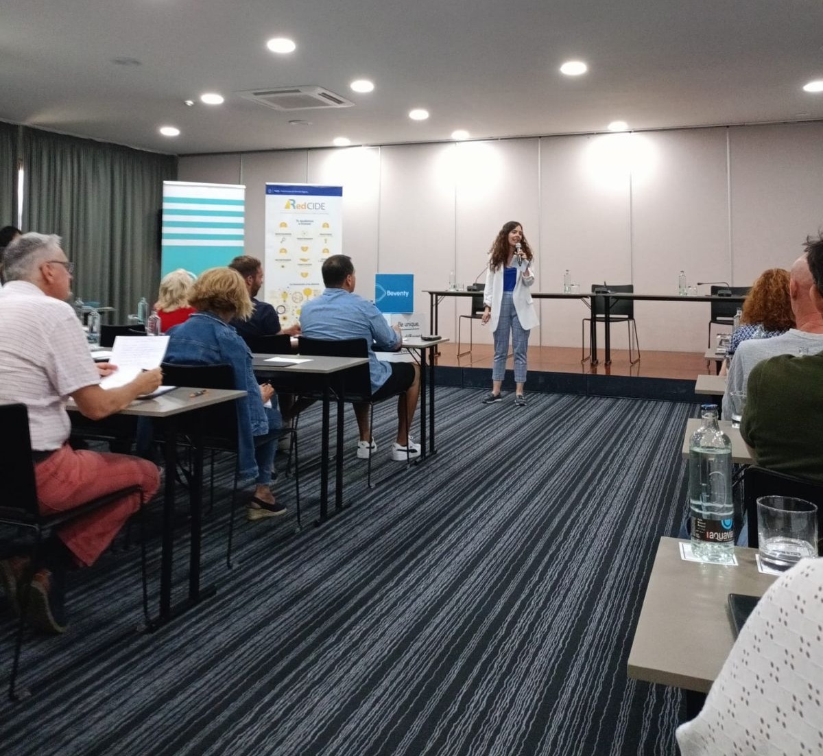 fg_ull's tweet image. 📍 La #FGULL estuvo presente en el evento '20 formas de financiar tu empresa'.
👀 Vanesa Medina, técnica de innovación, dio una charla en la que explicó cómo funciona el programa #Diginnova y qué aporta a las entidades.
@ULL @agenciaiisi @Red_CIDE
👉 t.ull.es/23vo