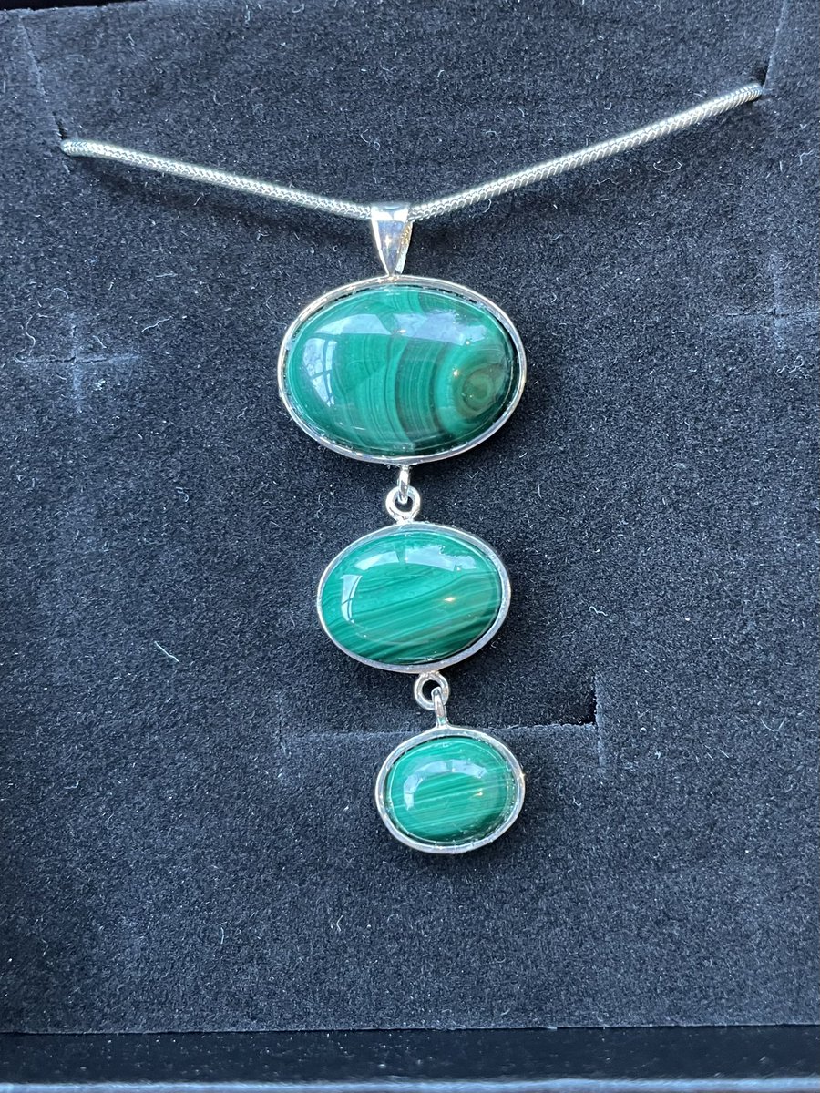MareeToddMSP's tweet image. Started my day at the fabulous community market in Wick - treats galore 😍
A beautiful handmade necklace from VB Jewellery & some amazing cakes from Bonbon Bakery.
The cakes made it all the way to Wester Ross intact! 💪
#shoplocal