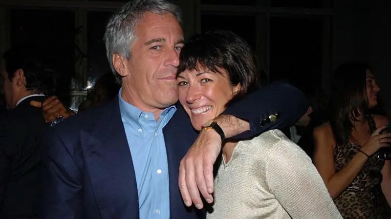 VinasArnaud's tweet image. Sinceramente ¿creen que Gishlaine Maxwell dirá algo sobre la persona en cuyas manos está su libertad anticipada?