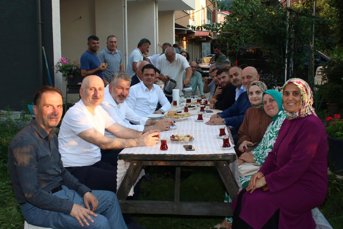 61hemensimdi's tweet image. Çarşıbaşılı esnaf ve hemşehrilerimizi ziyaret eden TBMM Bayındırlık, İmar, Ulaştırma ve Turizm Komisyonu Başkanımız, Trabzon Milletvekilimiz Sn. Adil Karaismailoğlu’nun öncülüğünde, Çarşıbaşı Büyükdere Mahallesi’nin doğalgaz ihtiyacını ilgili kurumlarımıza ileterek 80 hanemizi…