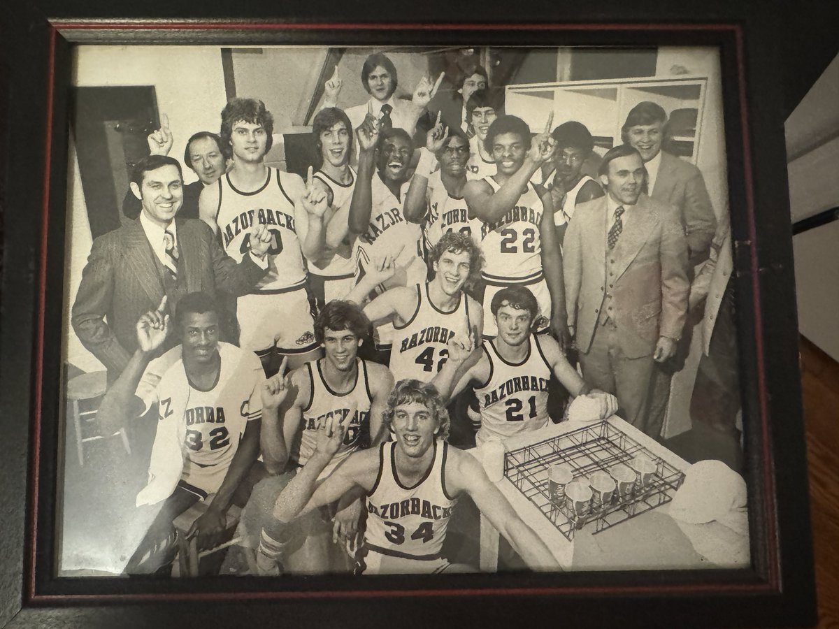 CoachZ_ARKANSAS's tweet image. The Razorbacks lost a very good & very impactful basketball player this week with the passing of Alan Zahn.
Alan was on 1977 16-0 SWC Champs and 1978 Final Four team. Played all 4 seasons for Coach Sutton.
6-7 strong athletic tough big shoulders and could hit midrange and…