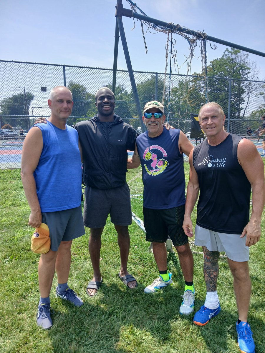 LicensePlateGuy's tweet image. My buddy @PrinceAmukamara came out to play a little pickleball in Clark, NJ.
If you're going to camp tomorrow make sure you grab his autograph.
#NYGiants