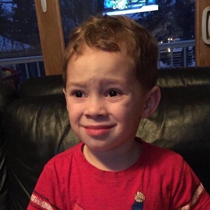 khai_x_'s tweet image. Harry is so desperate to marry Tau #Umndeni