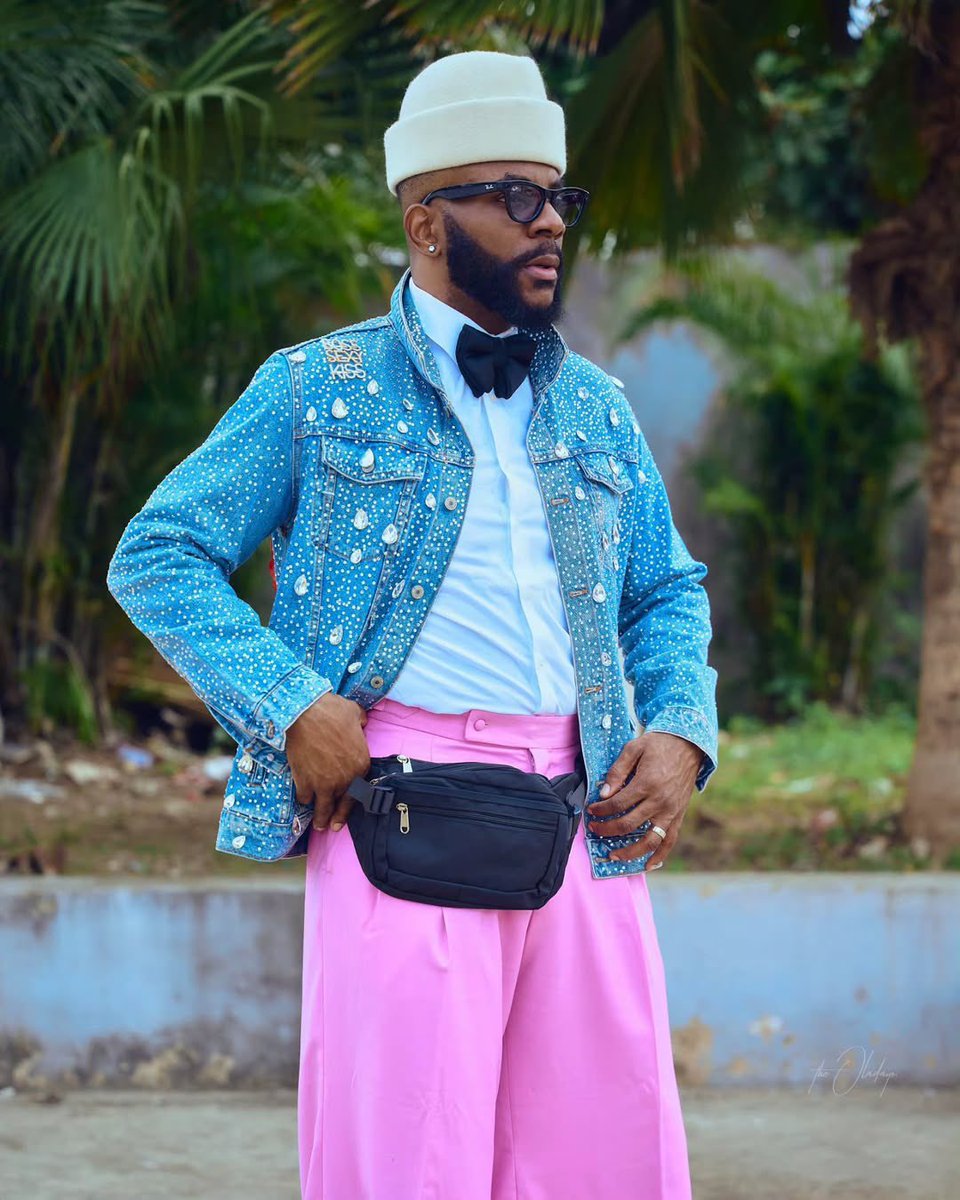 Entdaily001's tweet image. Ebuka is back for #BBNaija season 10 and he is channeling the Osofia for his first look tonight π
#BBNaija
