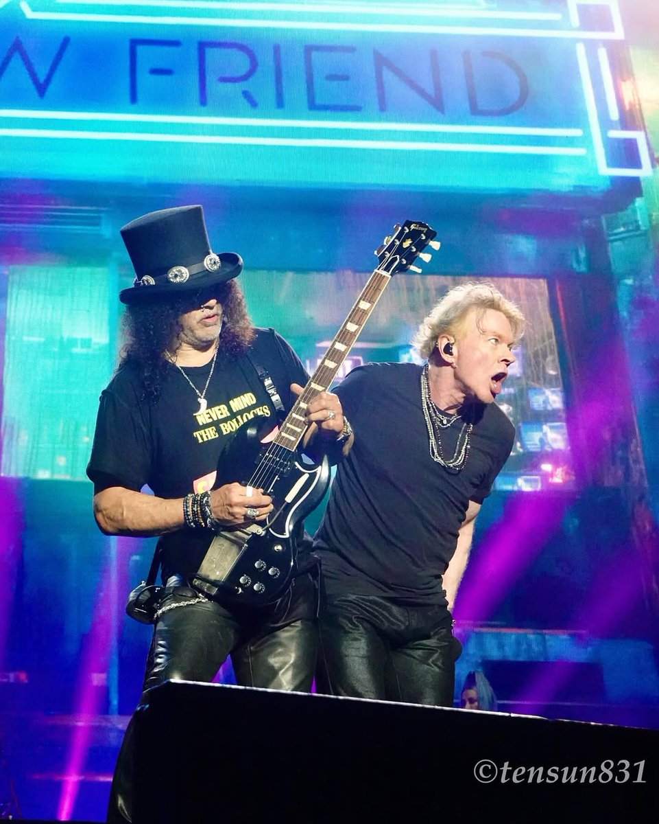 SlashNews1's tweet image. Axl and Slash at Ernst-Happel-Stadion, Vienna - July 24th.
Photos by Tsukasa Sasaki
#gnr #gunsnroses #Slash #axlrose