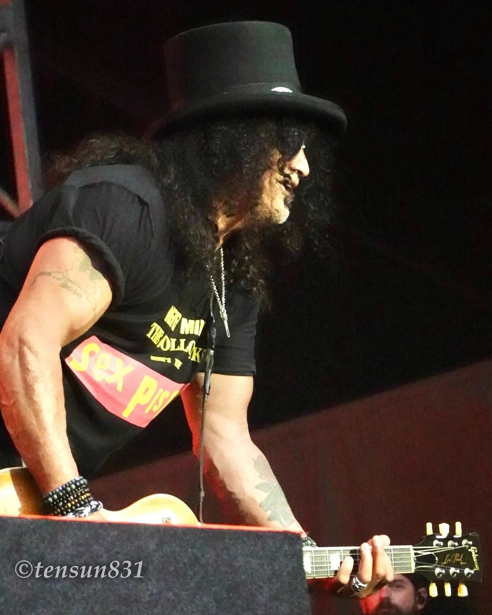 SlashNews1's tweet image. Axl and Slash at Ernst-Happel-Stadion, Vienna - July 24th.
Photos by Tsukasa Sasaki
#gnr #gunsnroses #Slash #axlrose