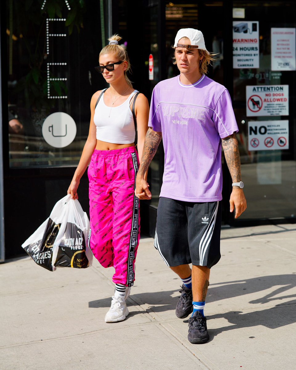 hbthrowbacks's tweet image. Hailey @haileybieber and Justin Bieber leaving City Acres Market in New York, NY (July 26, 2018)