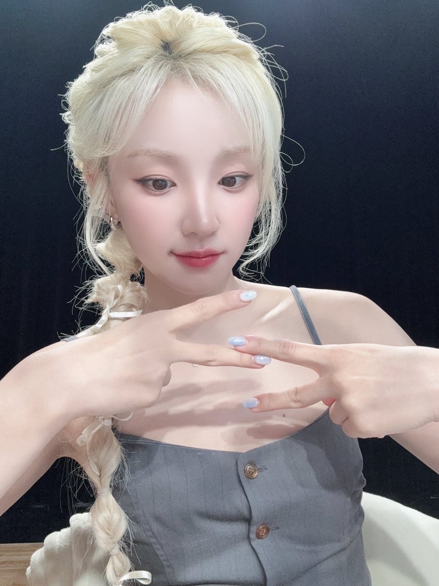 thinkabotyuna's tweet image. Are we having an ITZY x IDLE collab?😭