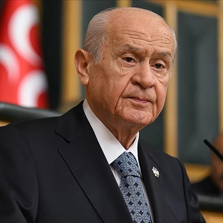 Emekli Albay Orkun Özeller: "Devlet Bahçeli'ye bir önerim olacak.  

Partisi için, siyasi alanda çalışmak isteyen bir PKK'dan bir de Hizbullah’tan iki genel başkan yardımcısı atayabilir."